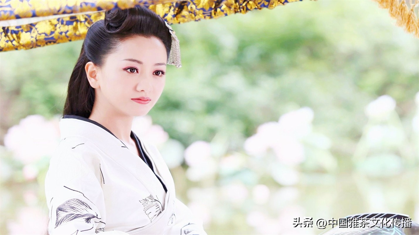 往事越千年人生弹指间意思解释,往事越千年人生弹指间的含义