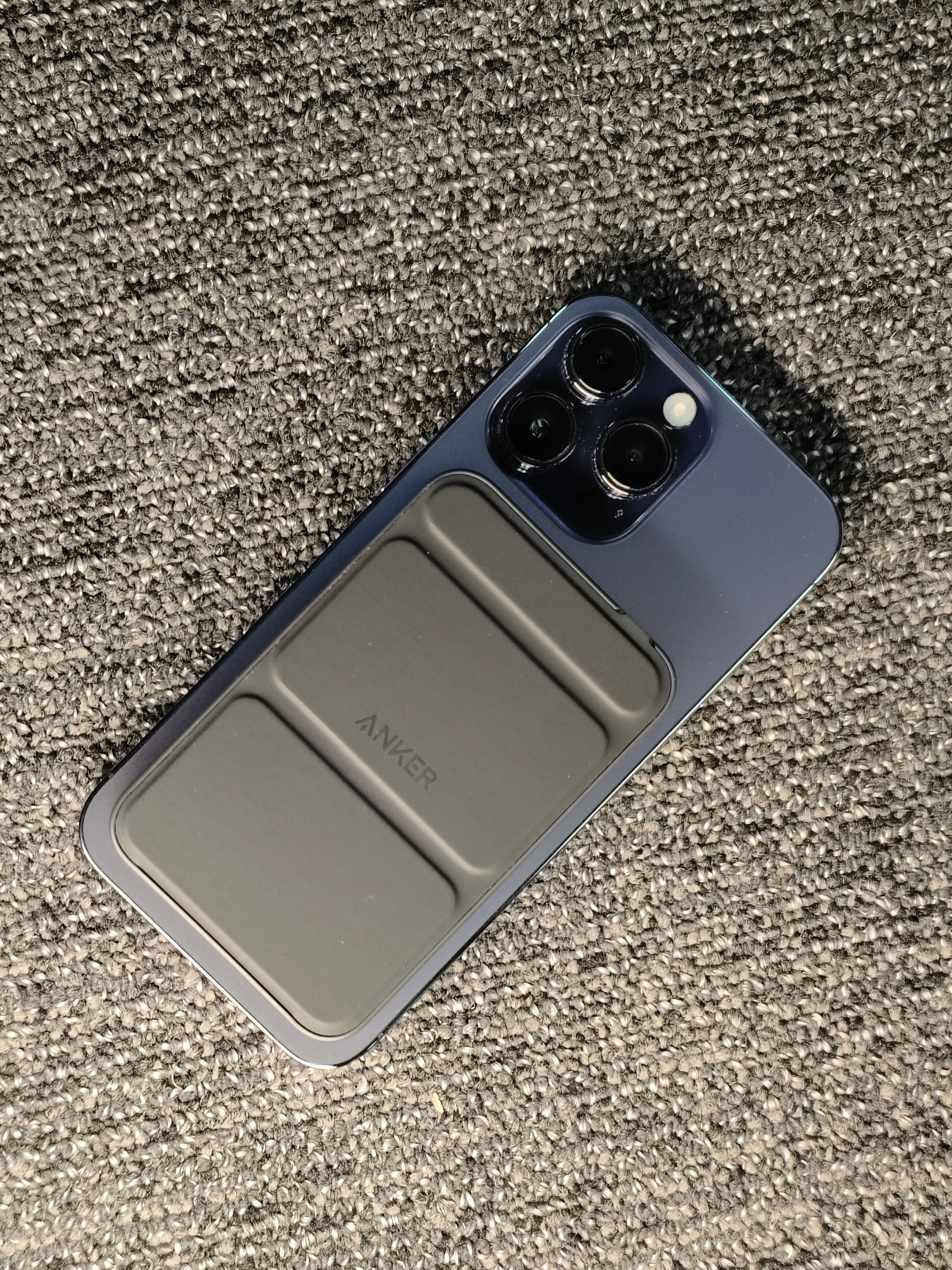 充电宝选10.5的还是18w,能充满20多部手机的充电宝该咋选