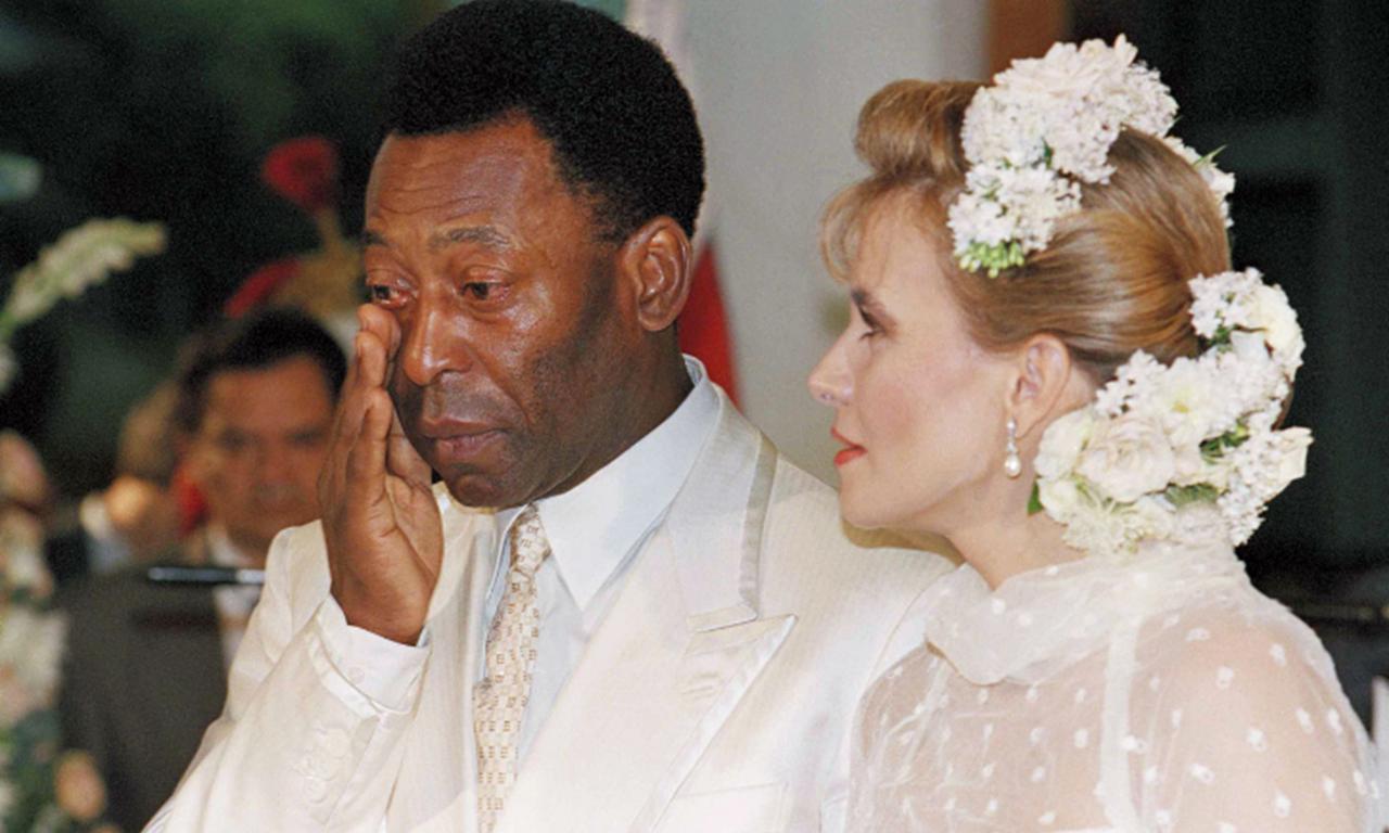 球王贝利第三任妻子,球王贝利结过几次婚