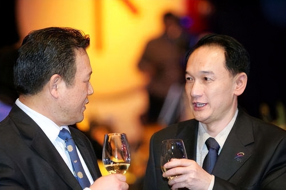 李铁和龙菲什么时候离婚的,李铁和他媳妇现状