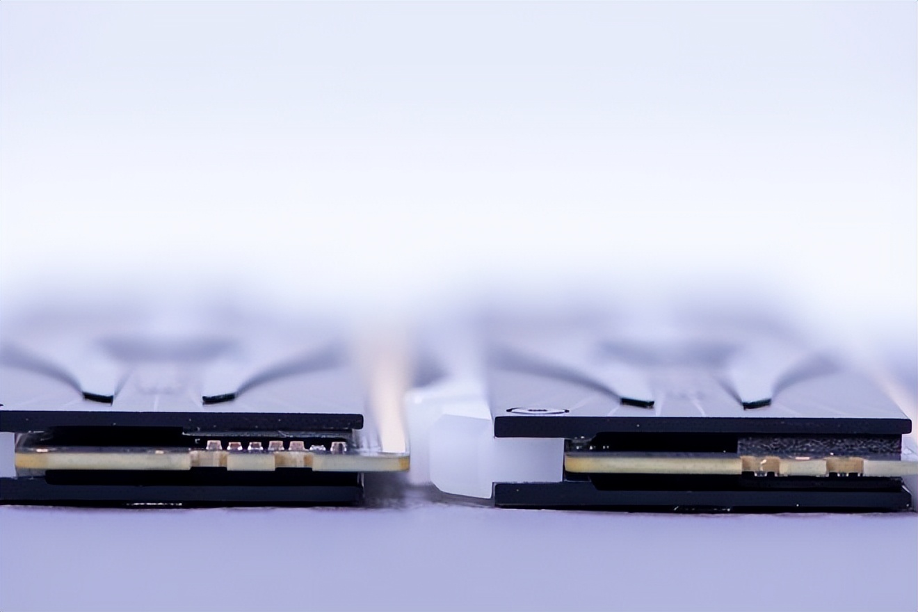 探索ADie性能上限！博德斯曼DDR56800开启高带宽与低延迟模式