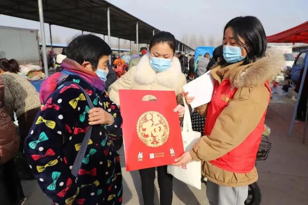 开展擦亮文明窗口志愿服务活动,志愿服务汇聚爱心为文明添彩