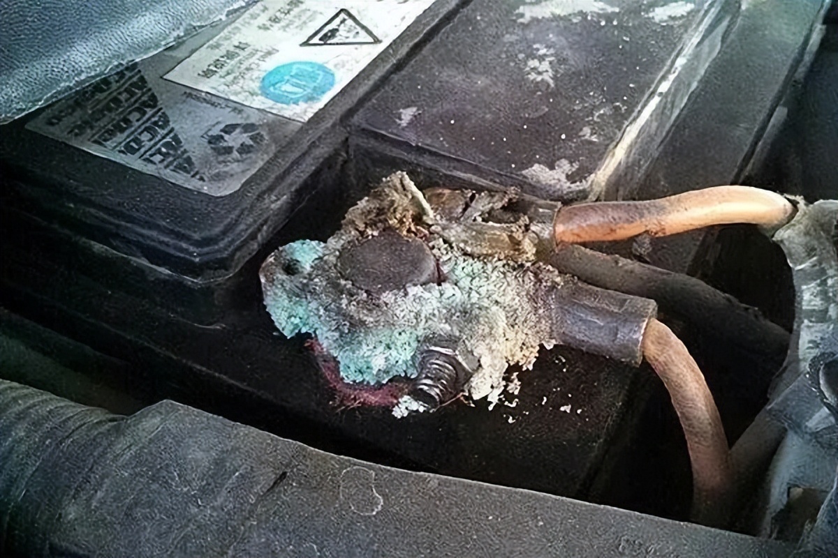 汽车电瓶100ah用90ah的更换可以吗,新手判断汽车电瓶该换的标准