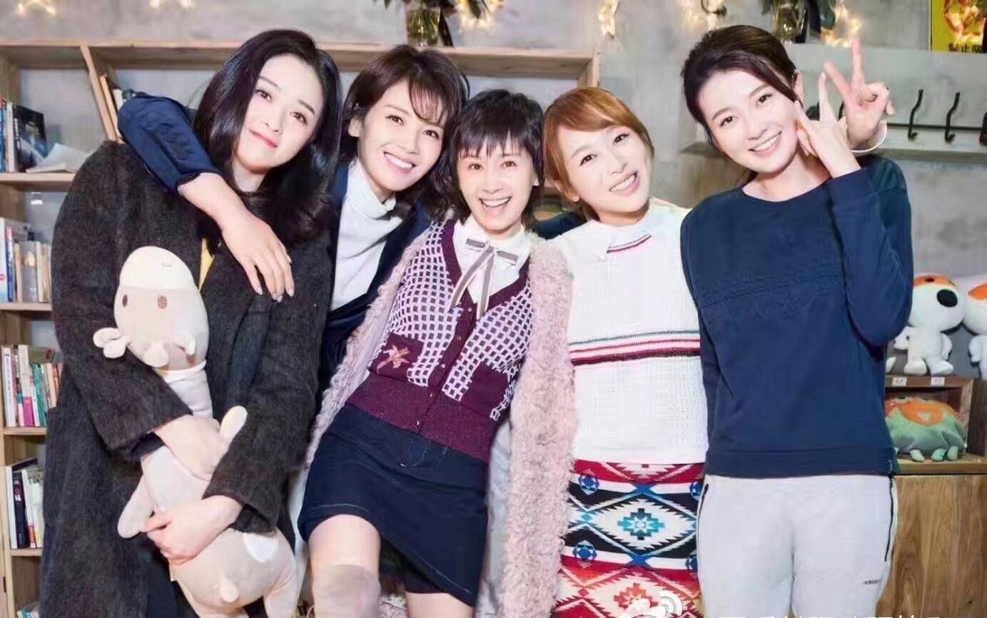 打死也不说孩子父亲是谁!这4位女星独自带娃,各有各的心酸