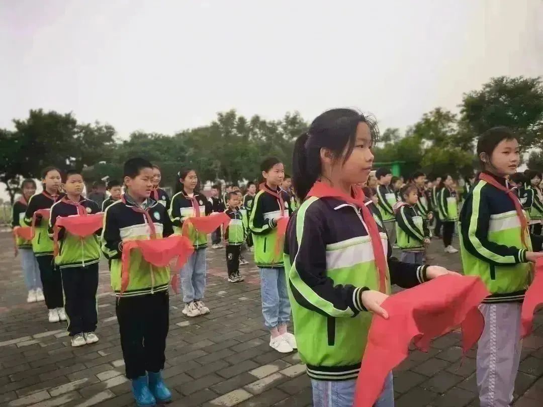 学习二十大，争做好队员|富平县各级少先队组织开展少先队员入队仪式暨庆“六一”文艺汇演主题活动