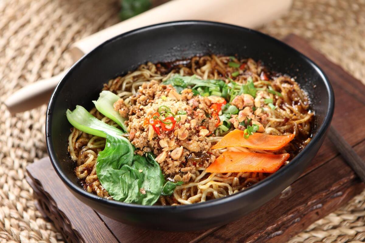 重庆面馆利用“人性的弱点”年赚89万，这套路真的可以