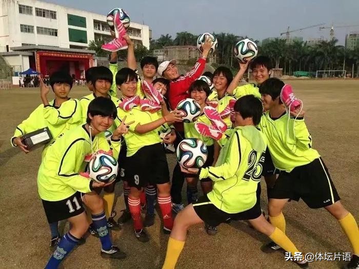 喜欢梅西不需要理由,喜欢梅西可以再喜欢曼联吗