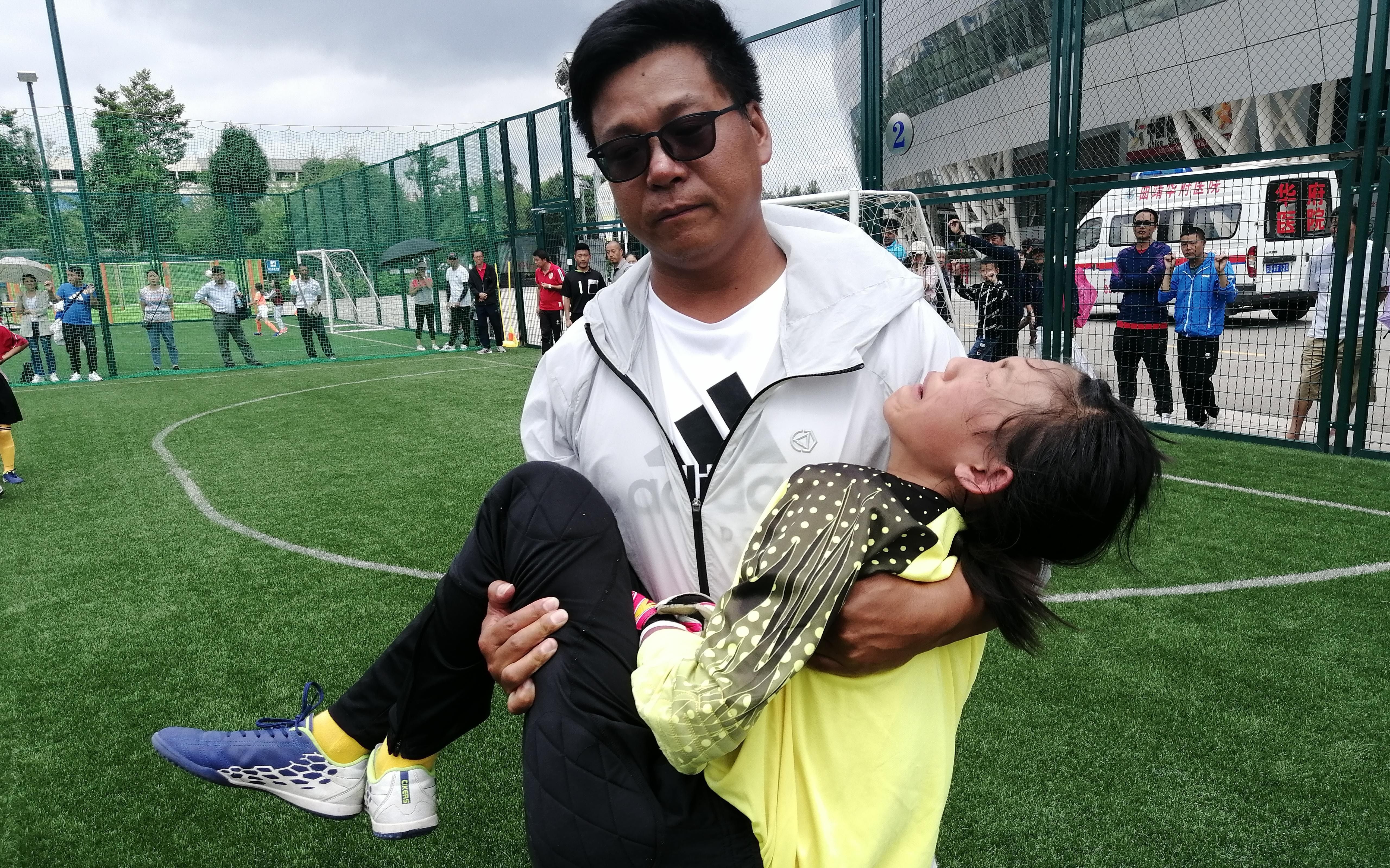 带领山区女足夺冠,中国女足夺冠小学生评论