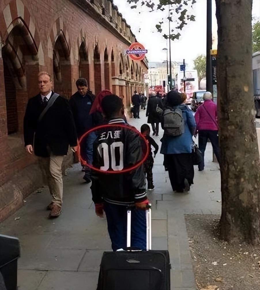 女生衣服上的字母含义,你知道衣服上的字什么意思吗