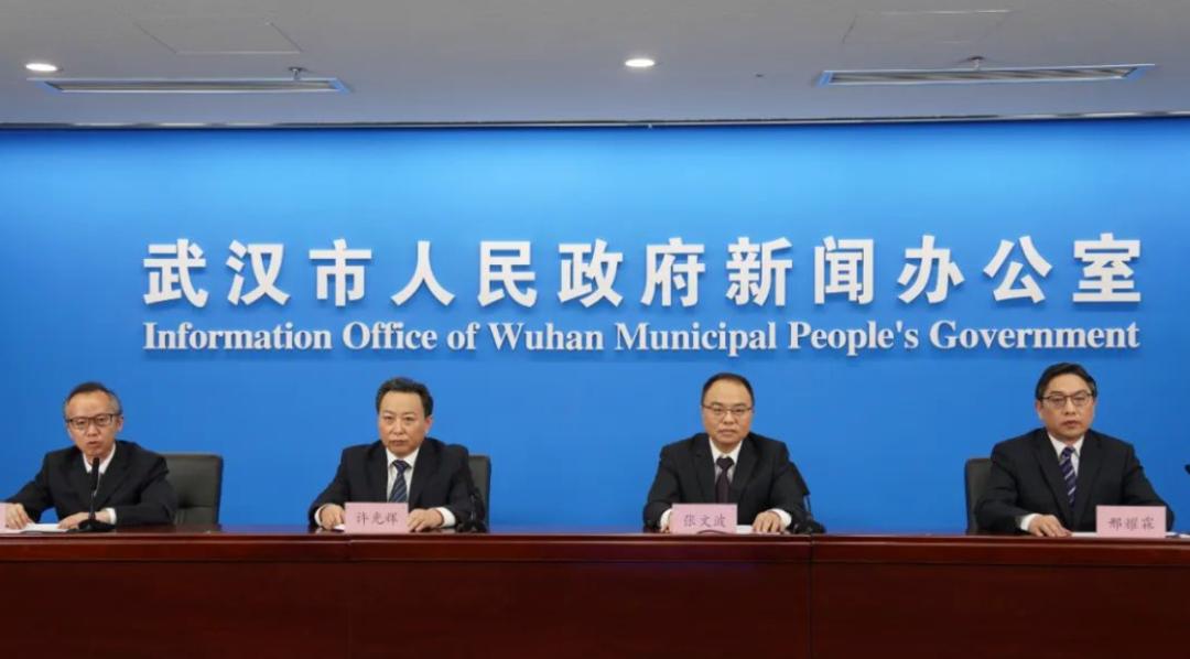 百丽推出“嘭然行动”快闪店；安踏丁氏家族套现逾百亿|鞋业要闻