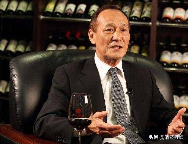 “肩带滑落”刘嘉玲：深夜被绑3小时，金像奖受难堪，后拉黑杨颖