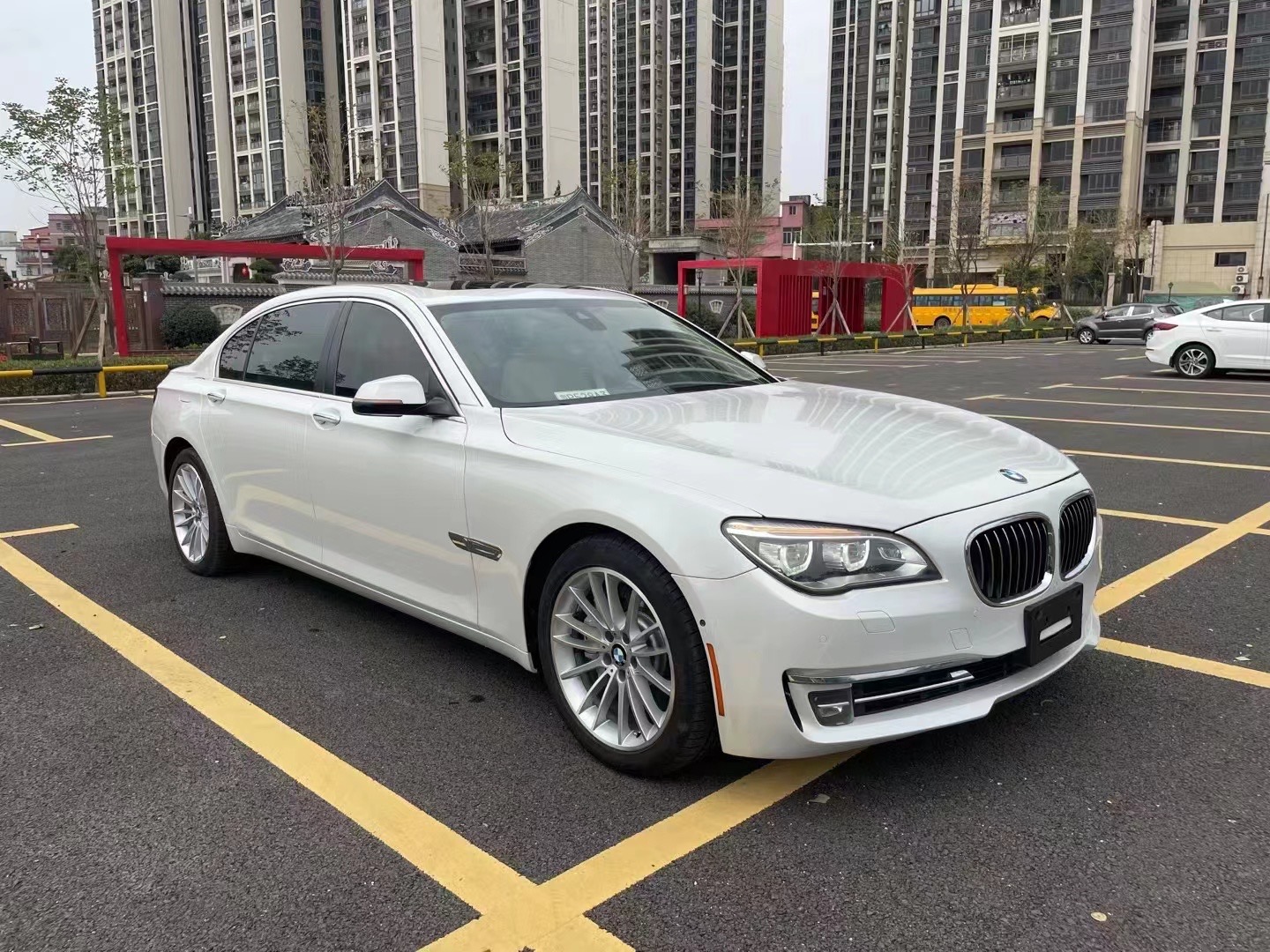 曾经百万宝马7系，如今一折都没人要，网友:烧机油