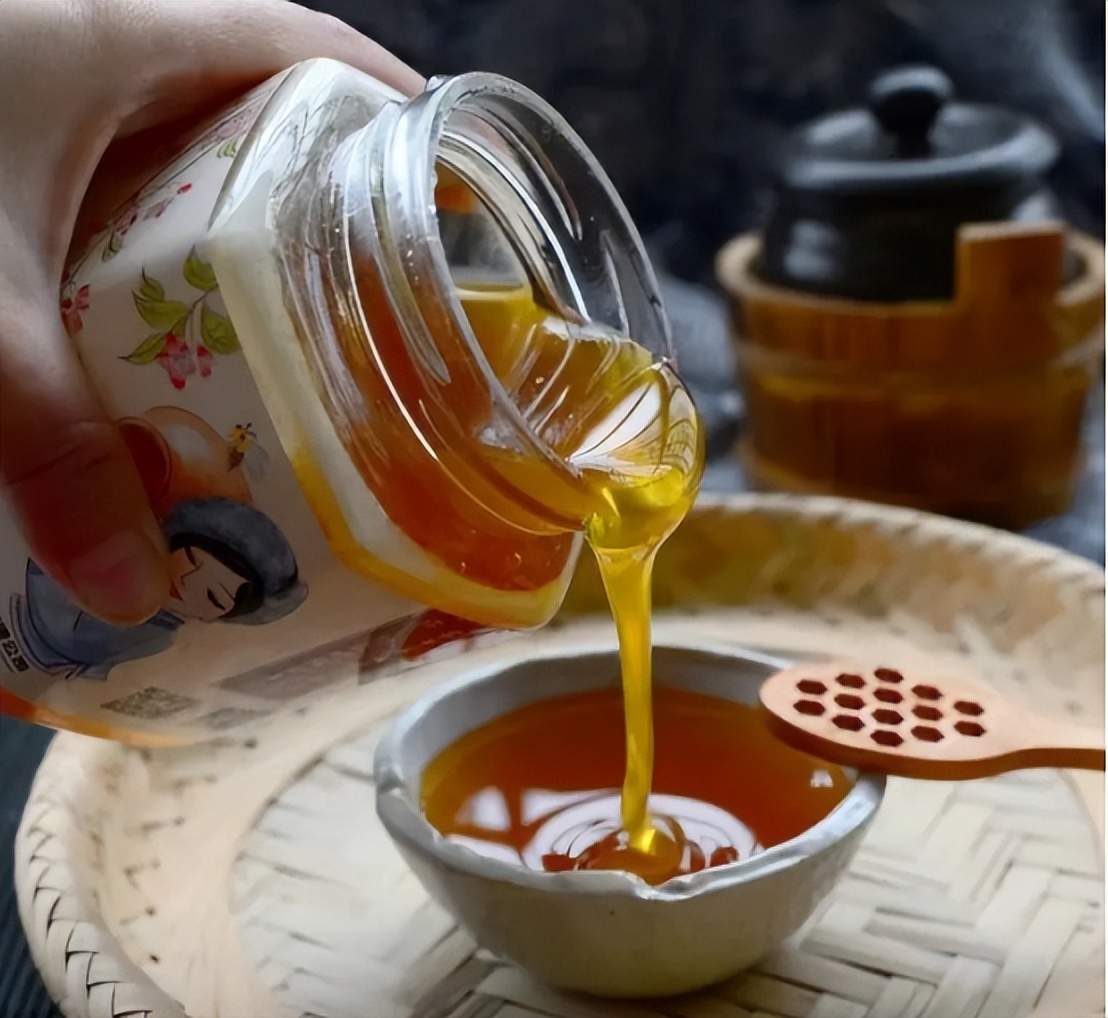 用药贴口腔溃疡的痛苦瞬间,口腔溃疡吃不了东西很痛苦