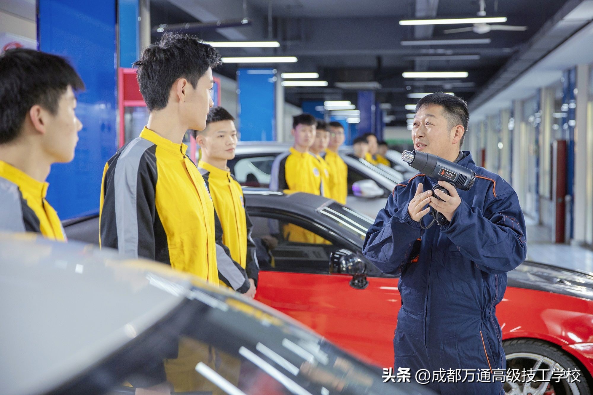 汽车美容贴膜前景怎么样,汽车美容装潢前景如何