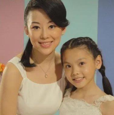 潘晓婷依旧美艳迷人,潘晓婷低调去台球厅