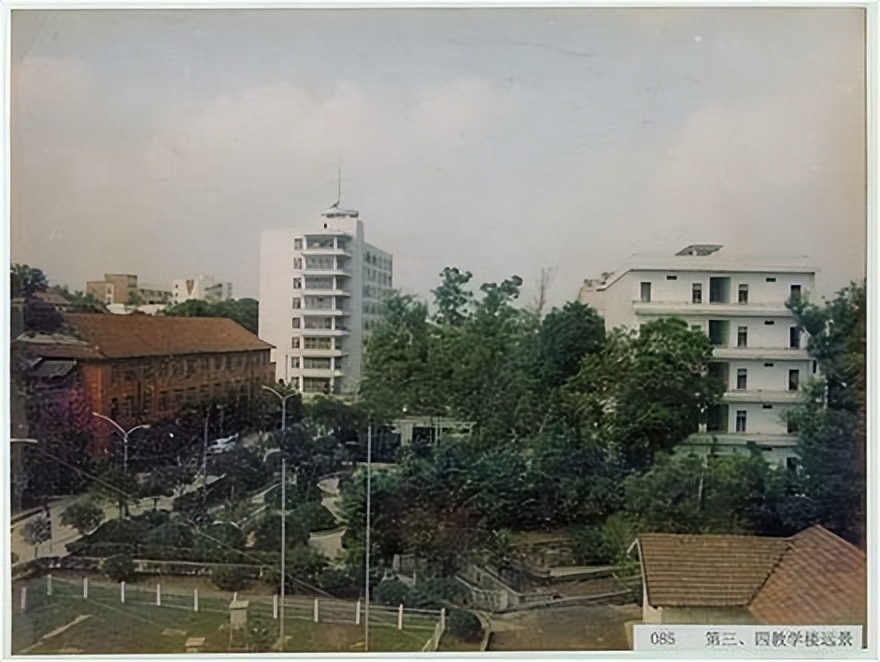 重德博学尚美笃行,重德博学勤勉尚美