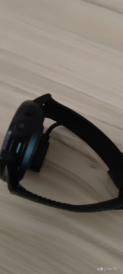 运动必备的腕上精灵博之轮独立通话智能手表小测