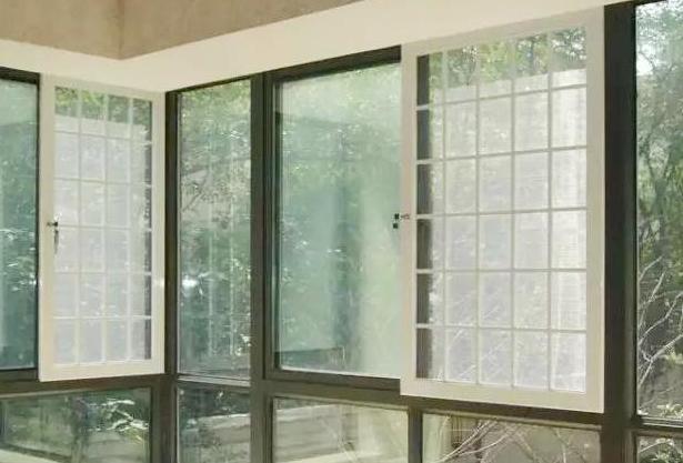 纱窗破了个洞怎么修理,纱窗破损用什么胶