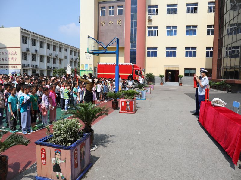 消防大队开展六一儿童节活动,消防六一儿童节慰问