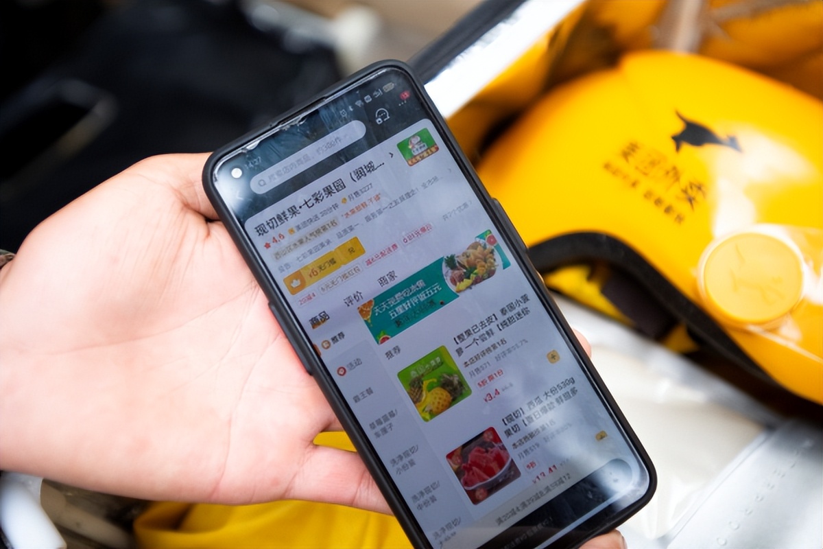 斜杠青年的骑手生活：边开水果店边做骑手昆明小伙收获“满满的幸福”