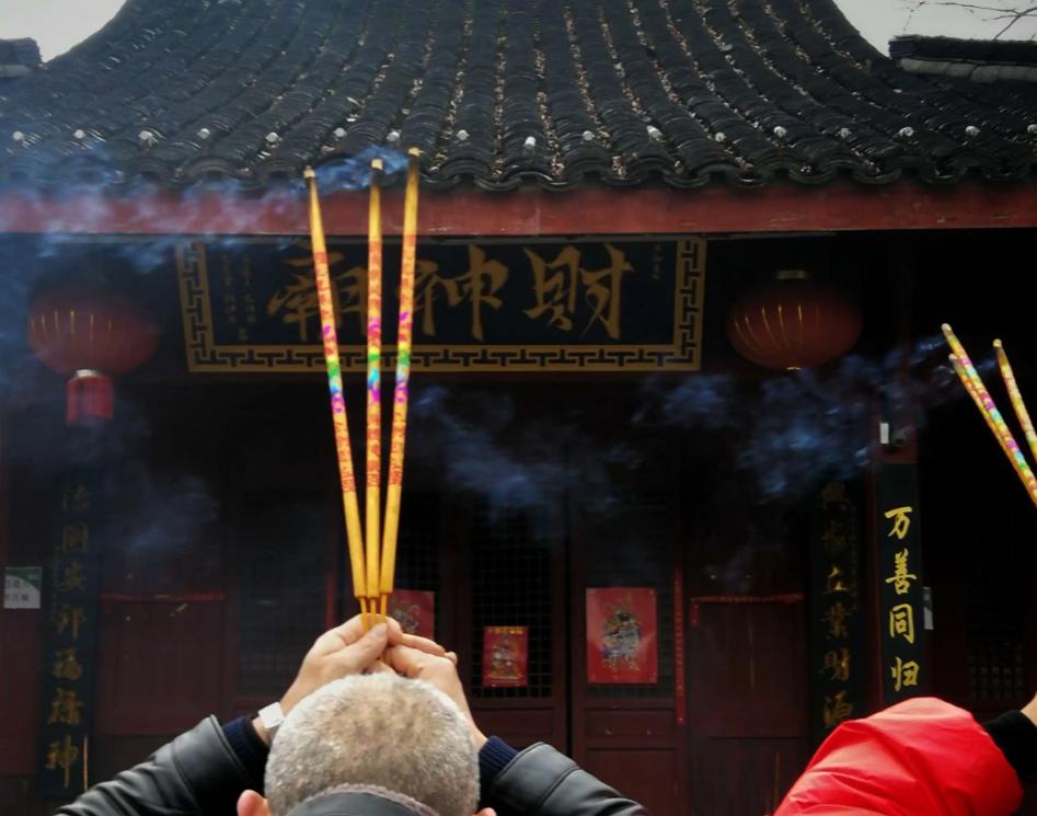 烧香为何一定是三根,烧香为何只烧3根每根寓意都不同