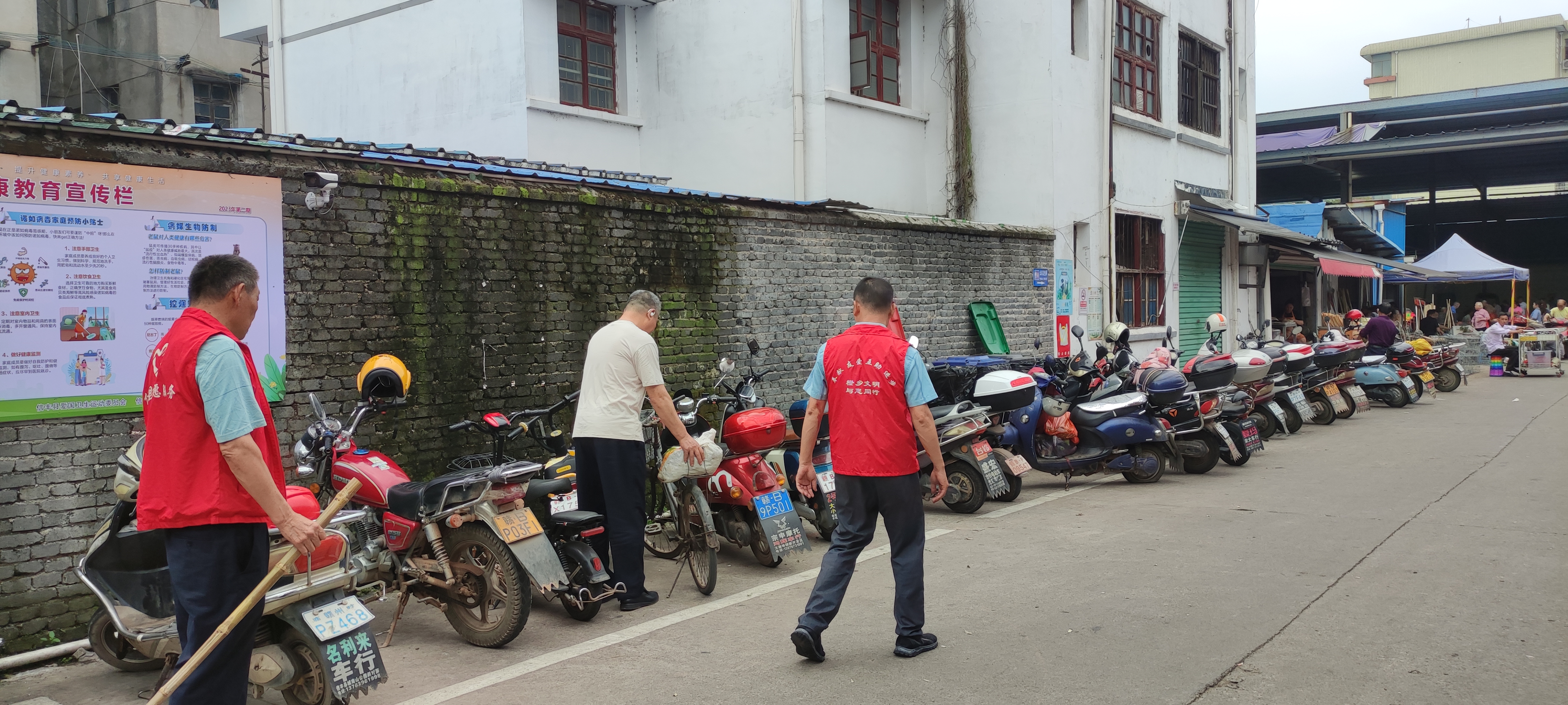 信丰县林政稽查大队:为“创建国家卫生县”不懈努力