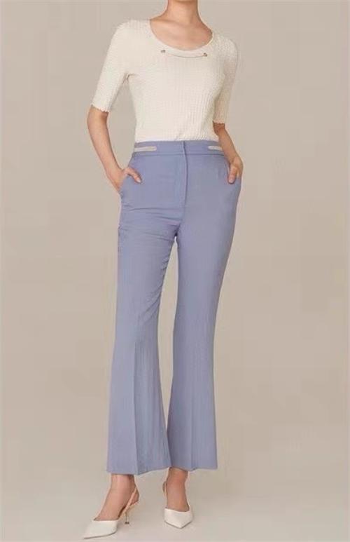 暖肤色穿蓝色好看吗,各种蓝色适合什么肤色的人穿