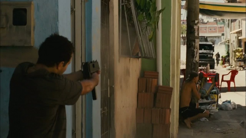 向贩毒和腐败说不！巴西以暴制暴电影《精英部队2》中出现的*器武**