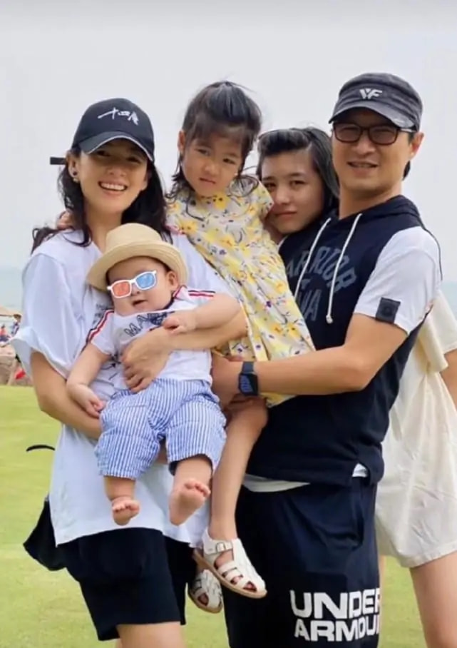 章子怡为小苹果庆生撞脸陈妍希,章子怡为小苹果庆生