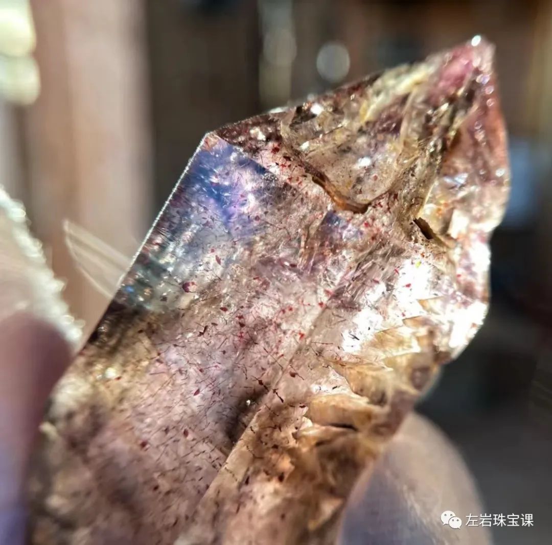 左岩的最新图片,真正的超七水晶是什么样