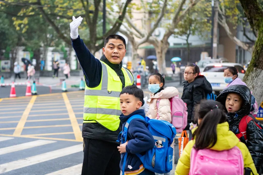 用爱温暖每一个需要关爱的人,用爱温暖身边每个人