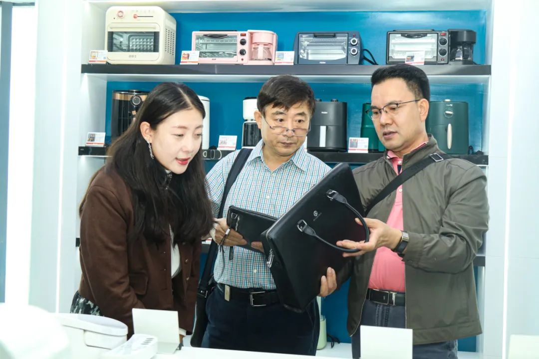 鐑儓娆㈣繋闆嗗洟棰嗗鎷滆鑻辨枃,鐑儓娆㈣繋闆嗗洟棰嗗鑾呬复鎸囧