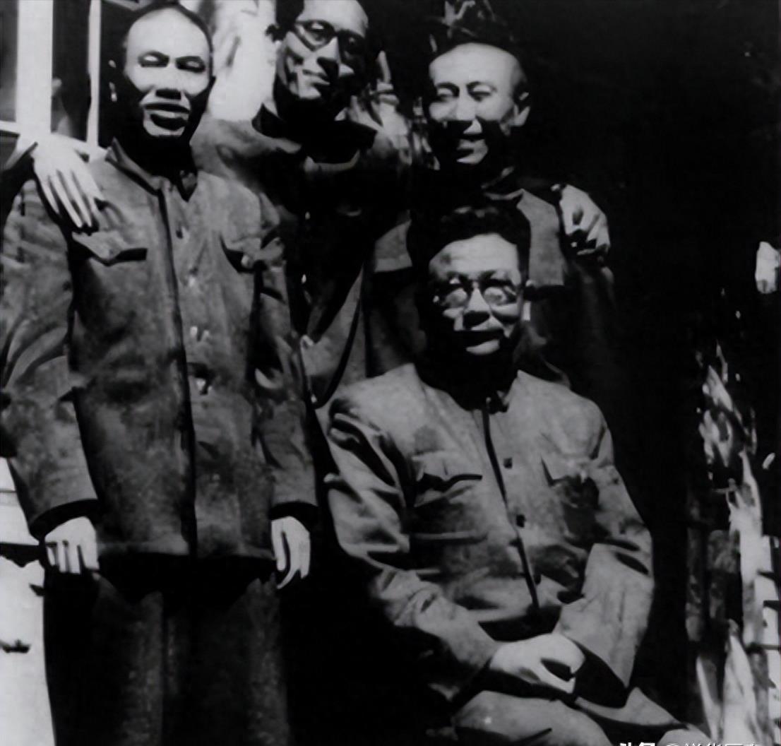 乔冠华到底有多强？联合国大会仰天大笑，毛*东泽**：一文顶两坦克师