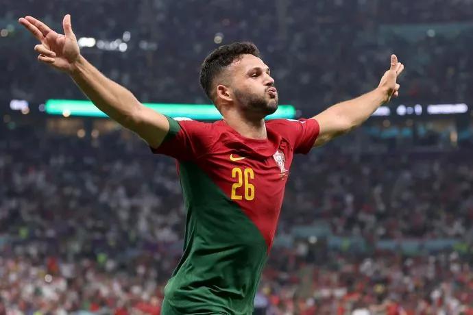 2010年葡萄牙对战中国,16年葡萄牙决赛精彩视频