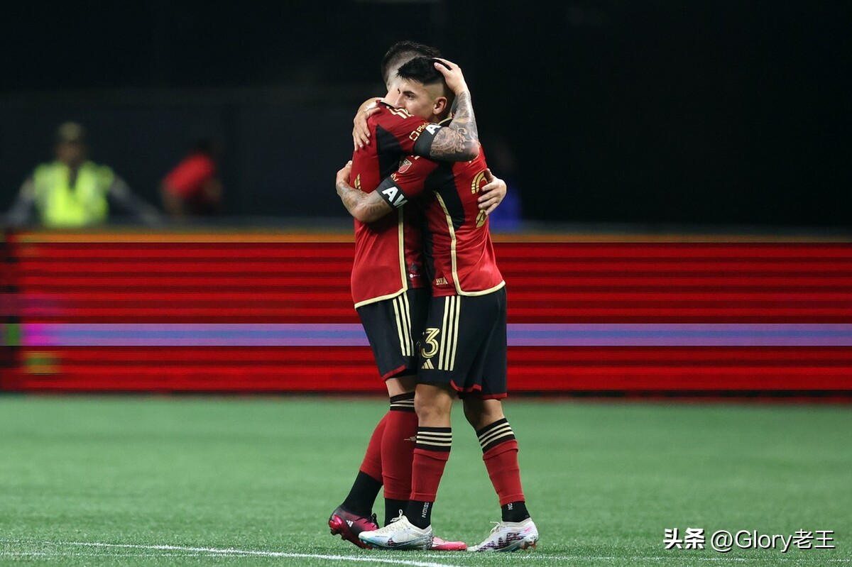 一场足球比赛最多多少公里,一场足球比赛要跑多少公里