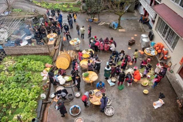 婆婆说腰疼我说去医院她又不去,婆婆喊累不想做饭