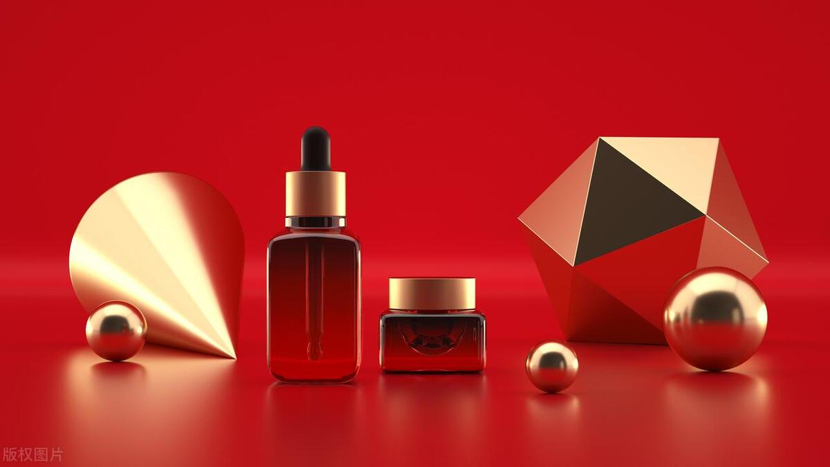 我退休金5000，给儿媳5000，五一帮他们收了件快递，决定不再给钱