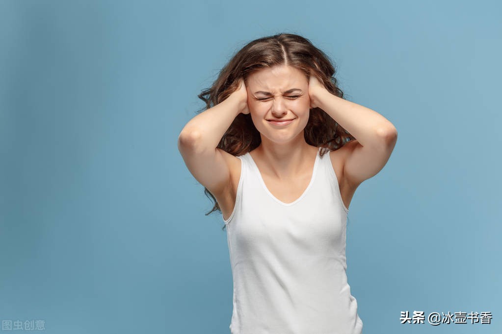 穿高跟鞋摔了一跤,穿高跟鞋摔了会怎样