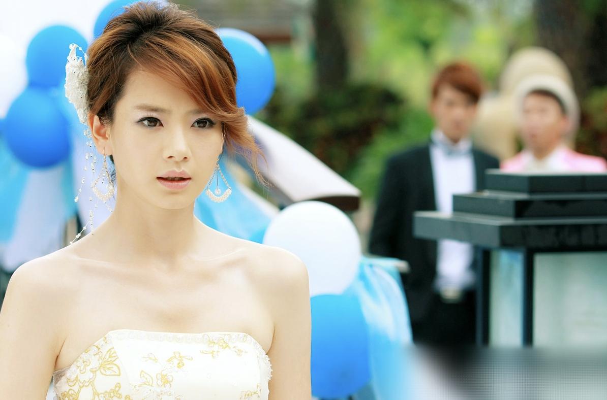 素颜是灾难，化妆是整容，这9位女明星的真实颜值，前后反差巨大