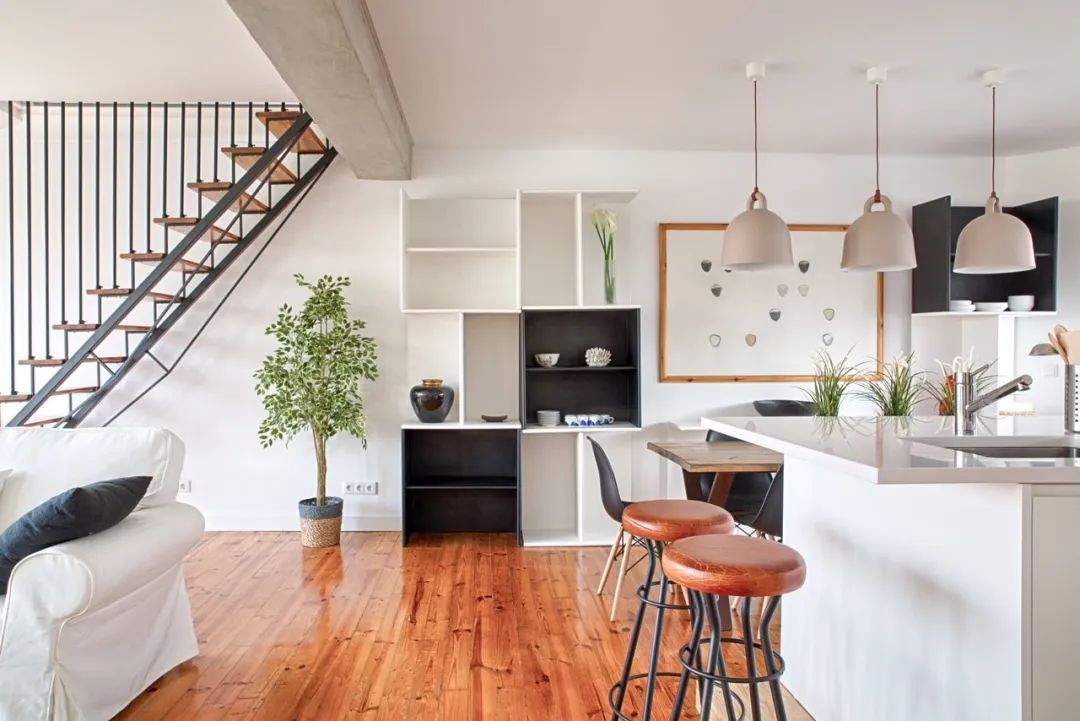 有吧台,有吧台有餐桌的设计