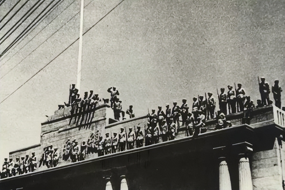 毛主席名言名句：“天若有情天亦老，人间正道是沧桑。”