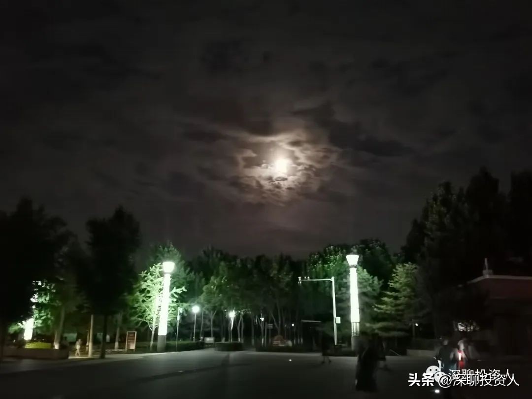 金融街犹在，不见当年的“孤勇者”