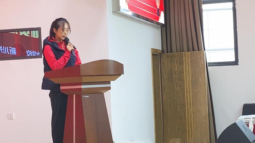 第一次看到，凤凰山这面“冠军墙”，新川学子震撼了