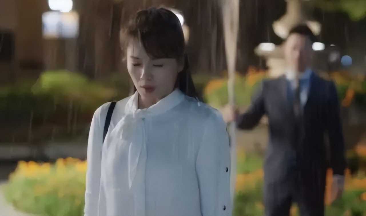 少女为什么总会爱上大叔？无非这两种：一种有颜，一种有骨