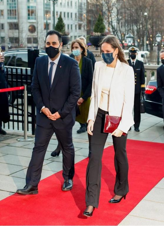 挪威公主：被称“全球最美”公主，17岁开战机跳高楼，未来是女王