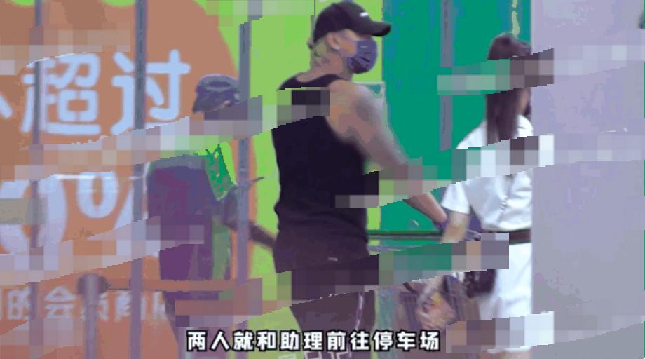 黄子韬徐艺洋出门开什么车,黄子韬带徐艺洋出席活动