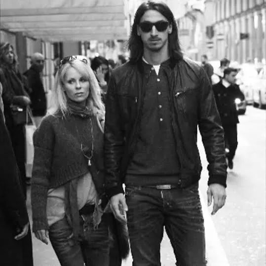 相爱20年不结婚，这对姐弟恋火了！网友：一物降一物，孤狼配悍妇