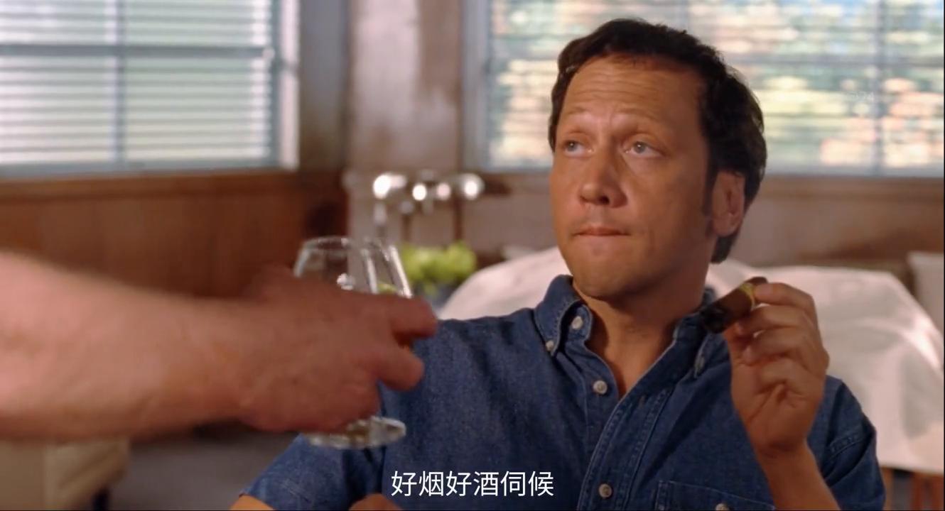 老外审讯犯人搞笑视频,狱警检查囚犯被吓到的搞笑视频