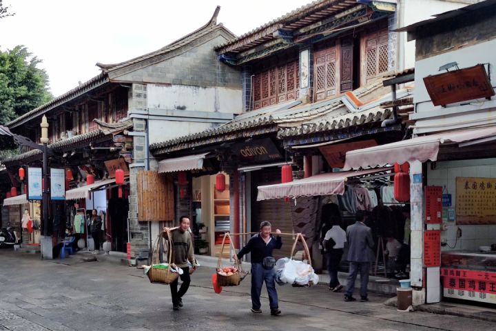 这座好吃好玩好住的云南小城，我劝你一定早点去