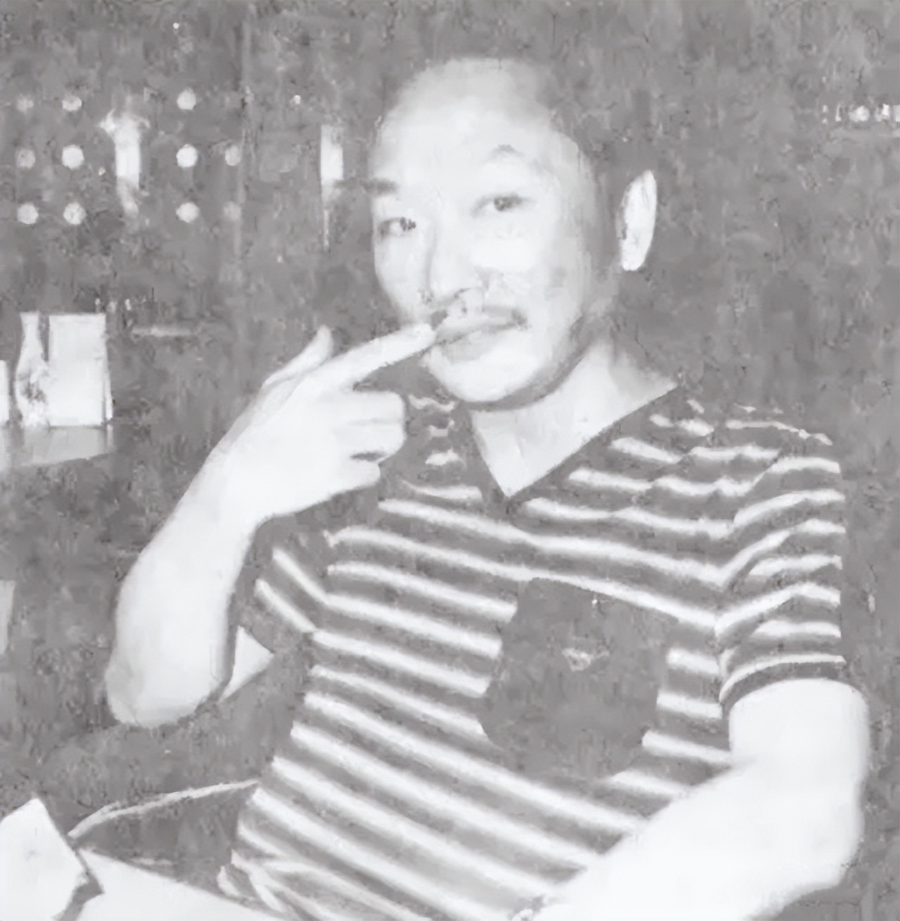 浪子古龙：是侠客也纵风流，爱酒，一生都离不开江湖、女人、酒